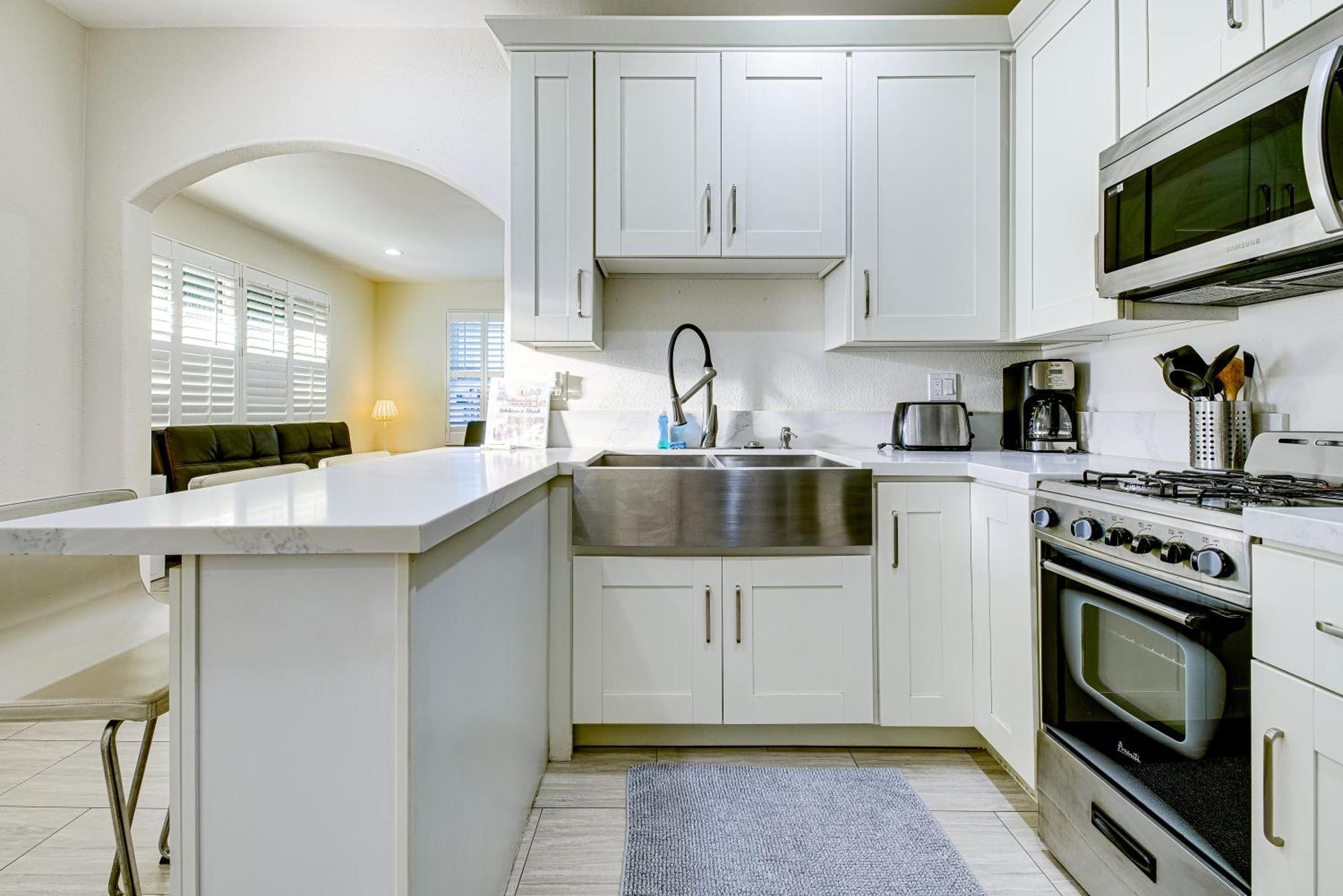 Stylish Modern Home, Ac, Parking & Near Fwys Santa Ana Bagian luar foto