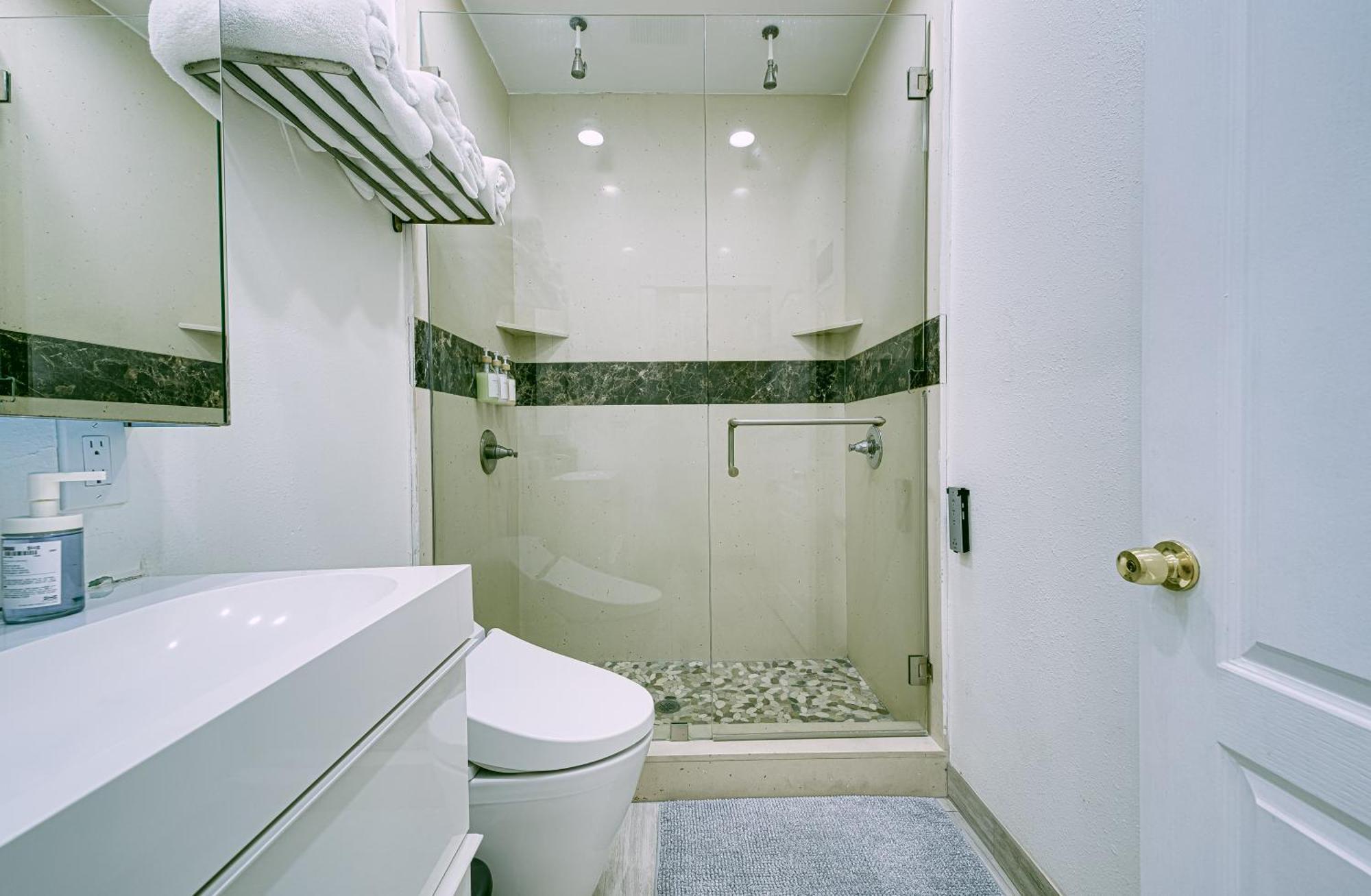 Stylish Modern Home, Ac, Parking & Near Fwys Santa Ana Bagian luar foto