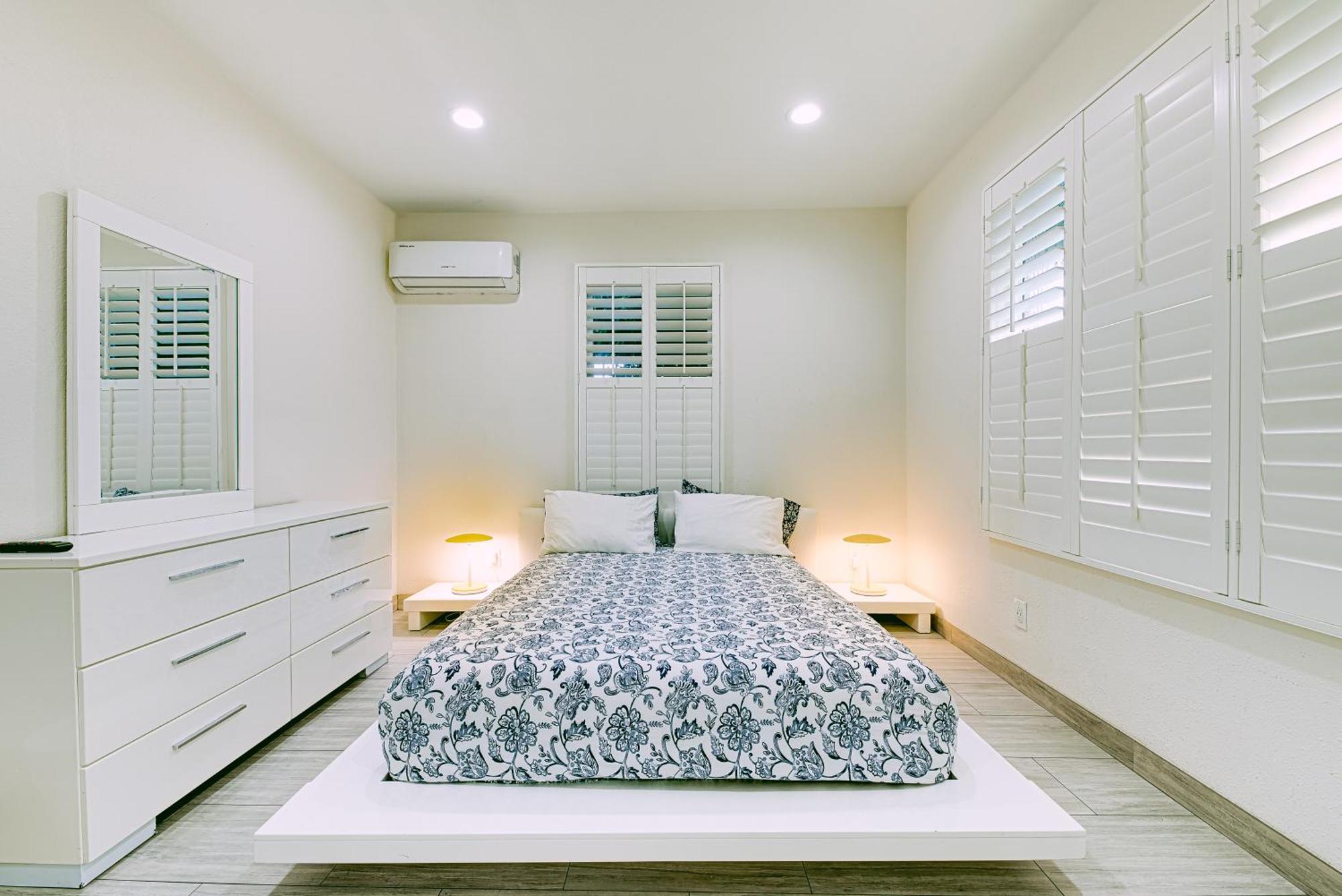 Stylish Modern Home, Ac, Parking & Near Fwys Santa Ana Bagian luar foto