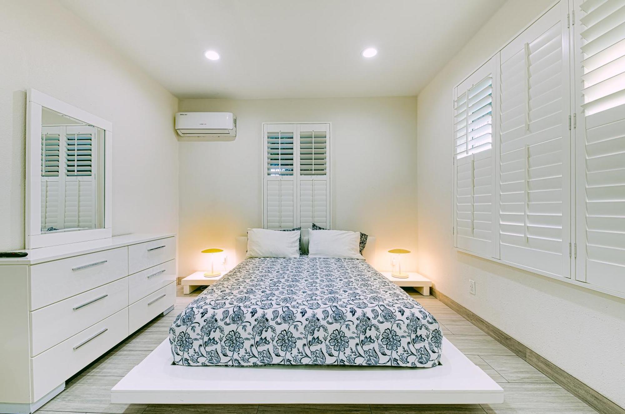 Stylish Modern Home, Ac, Parking & Near Fwys Santa Ana Bagian luar foto