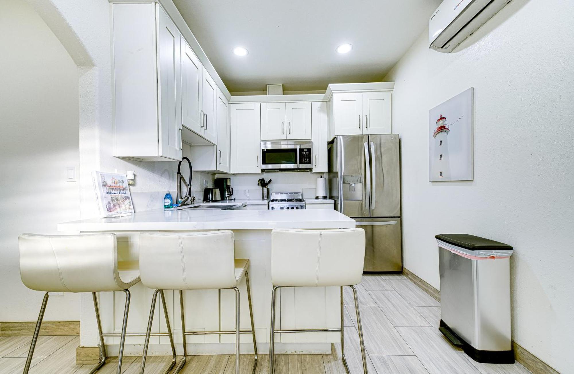 Stylish Modern Home, Ac, Parking & Near Fwys Santa Ana Bagian luar foto