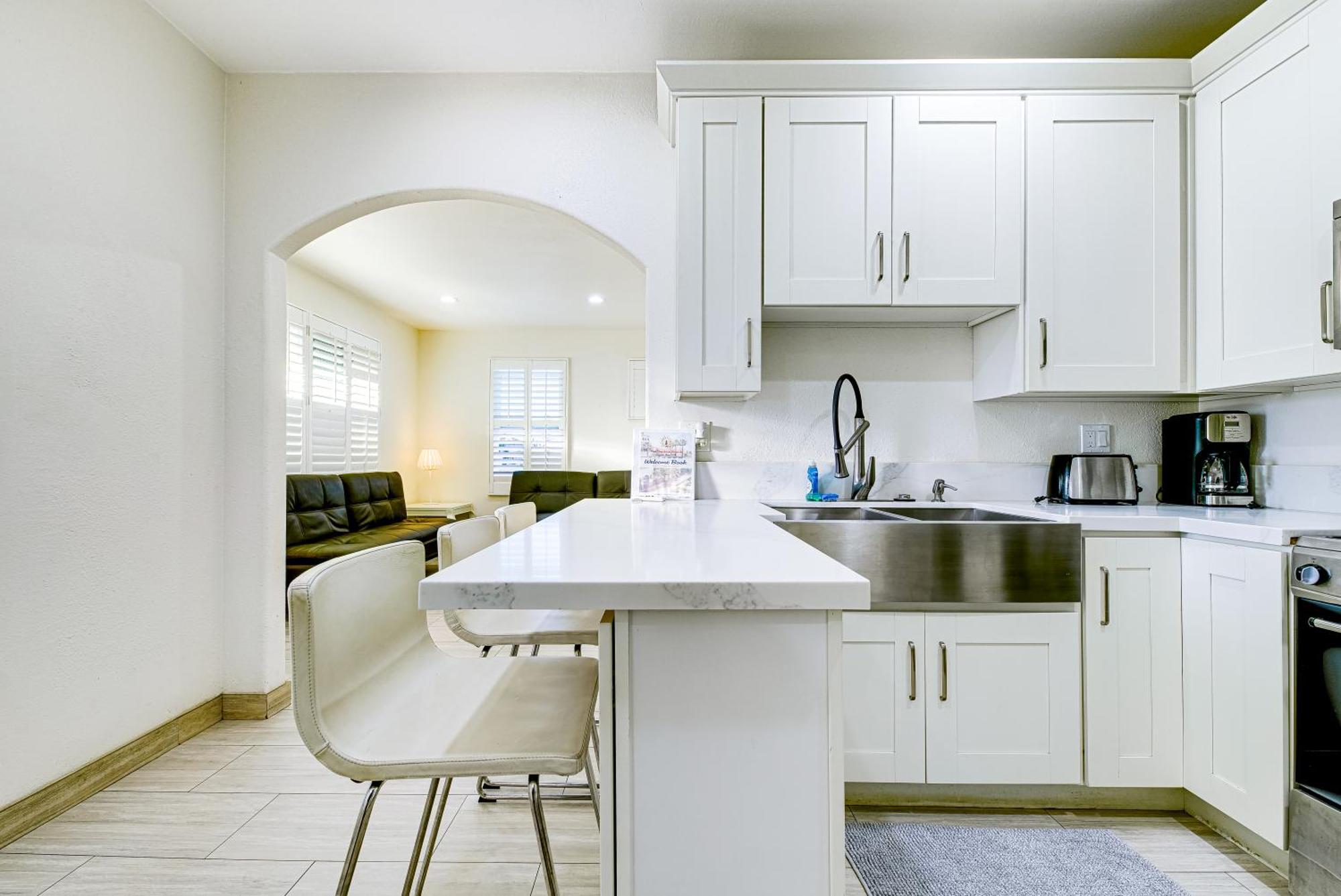 Stylish Modern Home, Ac, Parking & Near Fwys Santa Ana Bagian luar foto