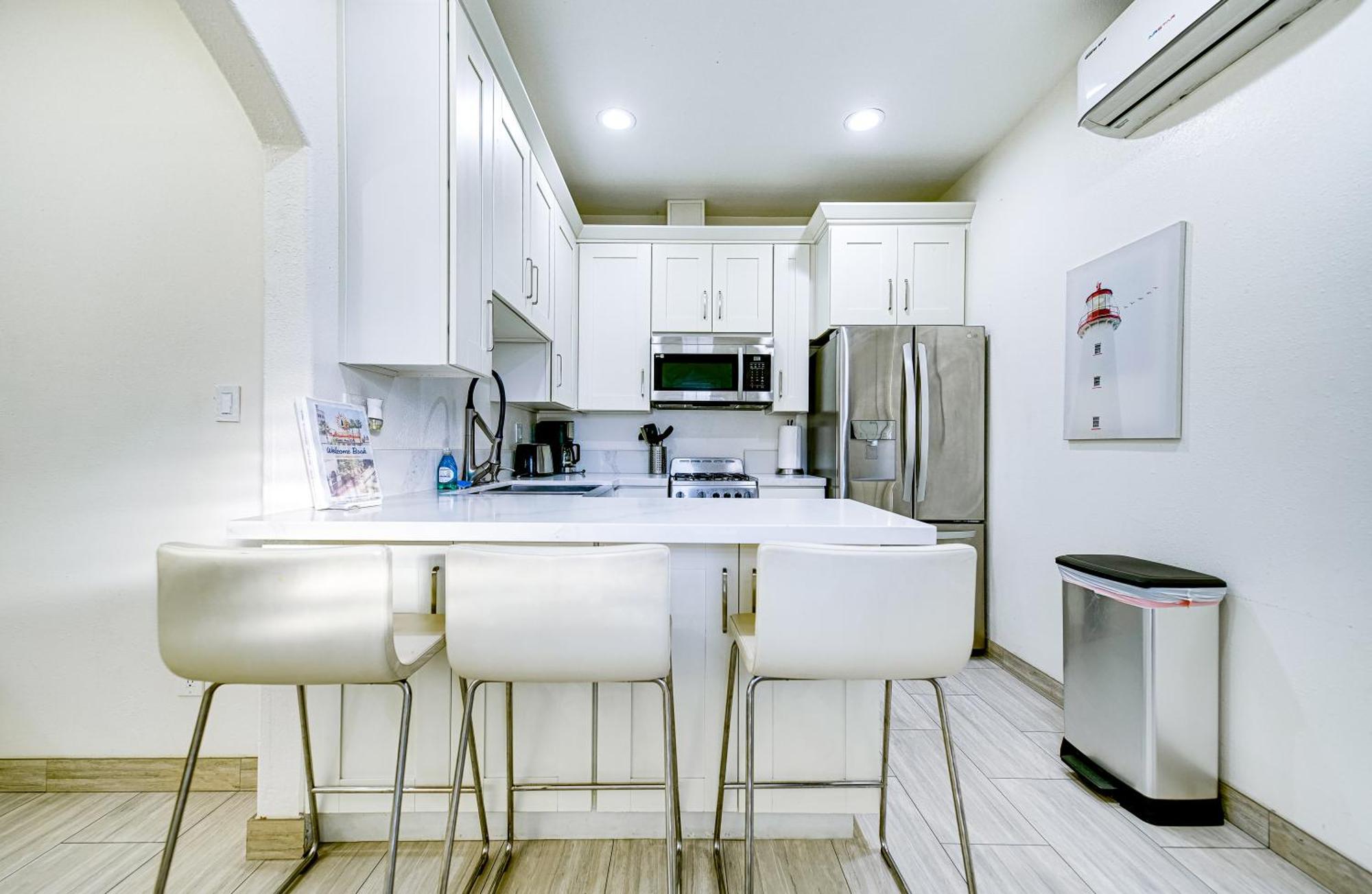 Stylish Modern Home, Ac, Parking & Near Fwys Santa Ana Bagian luar foto
